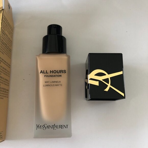 YVES SAINT LAURENT All Hours Foundation - Picture 3 of 6